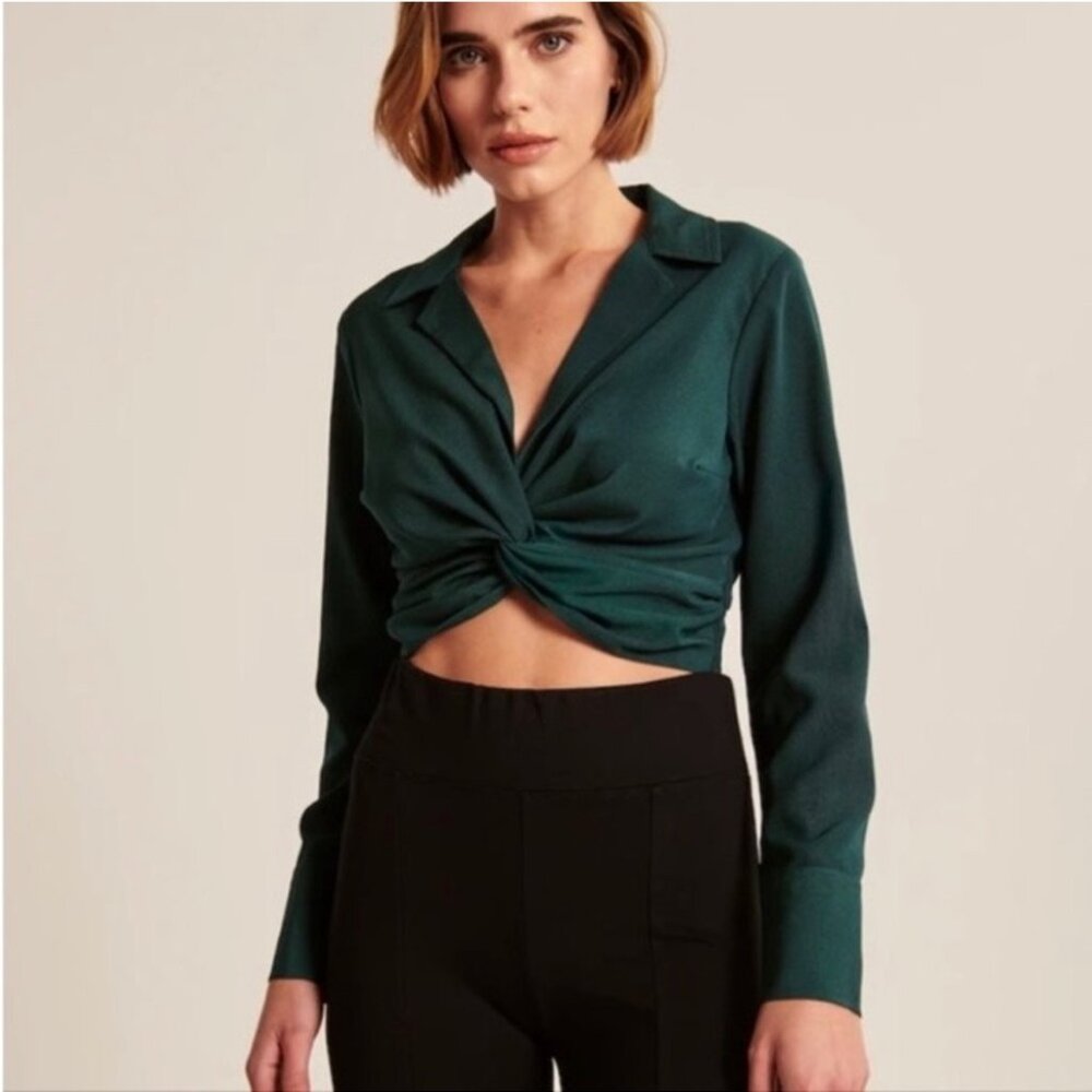 NWOT Abercrombie and Fitch twist front cropped top